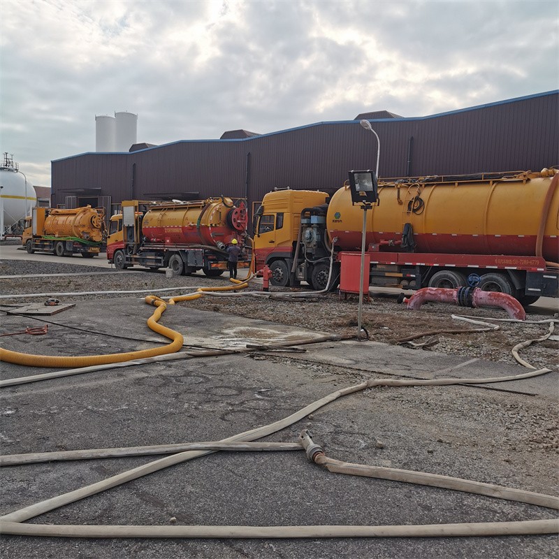 城西污水池清理